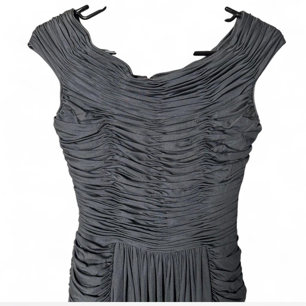 Oscar De La Renta Ruched Gown - Picture 3 of 7
